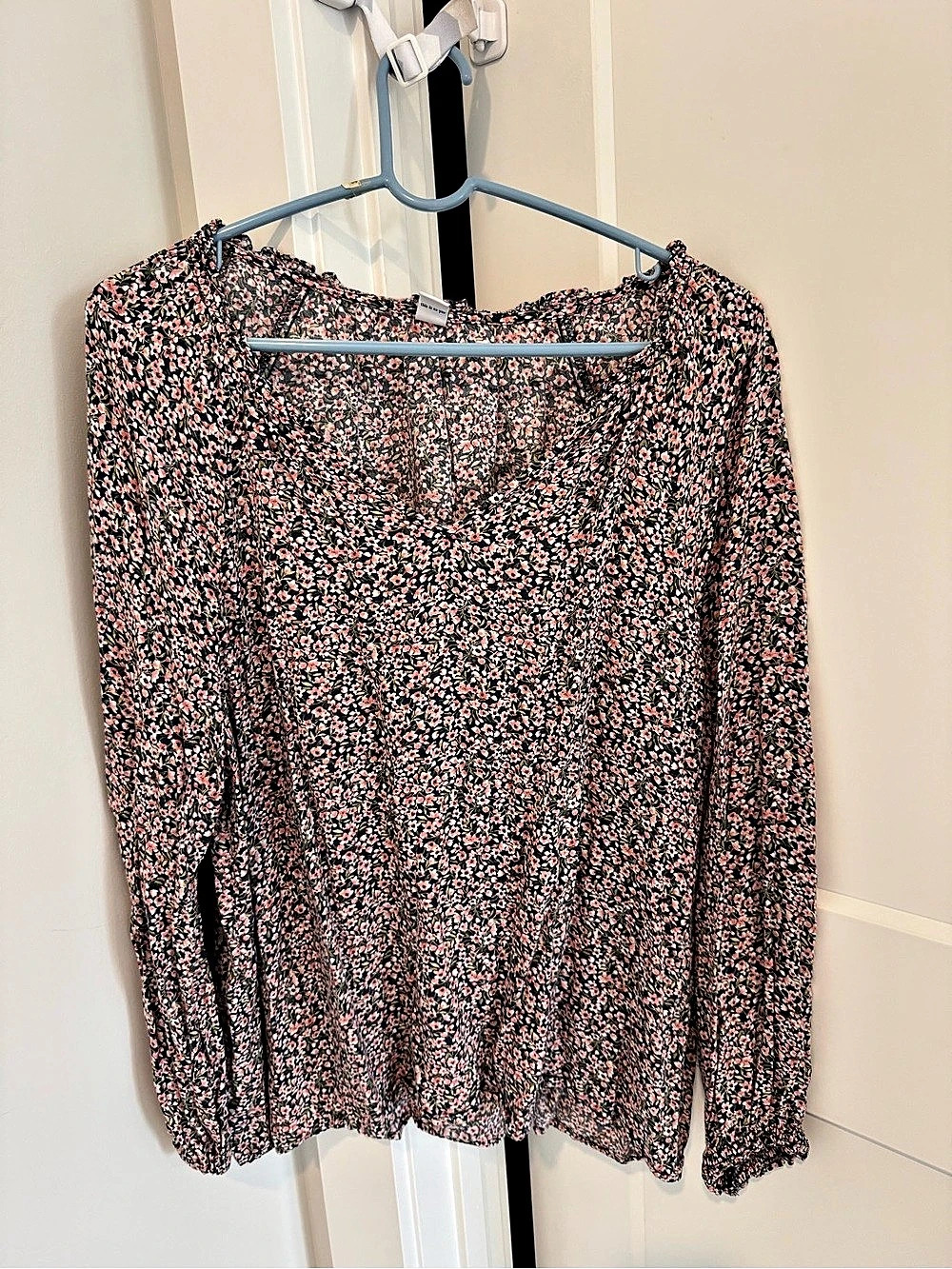 Old Navy Floral Long Sleeve Blouse in Pink & Black Size Large